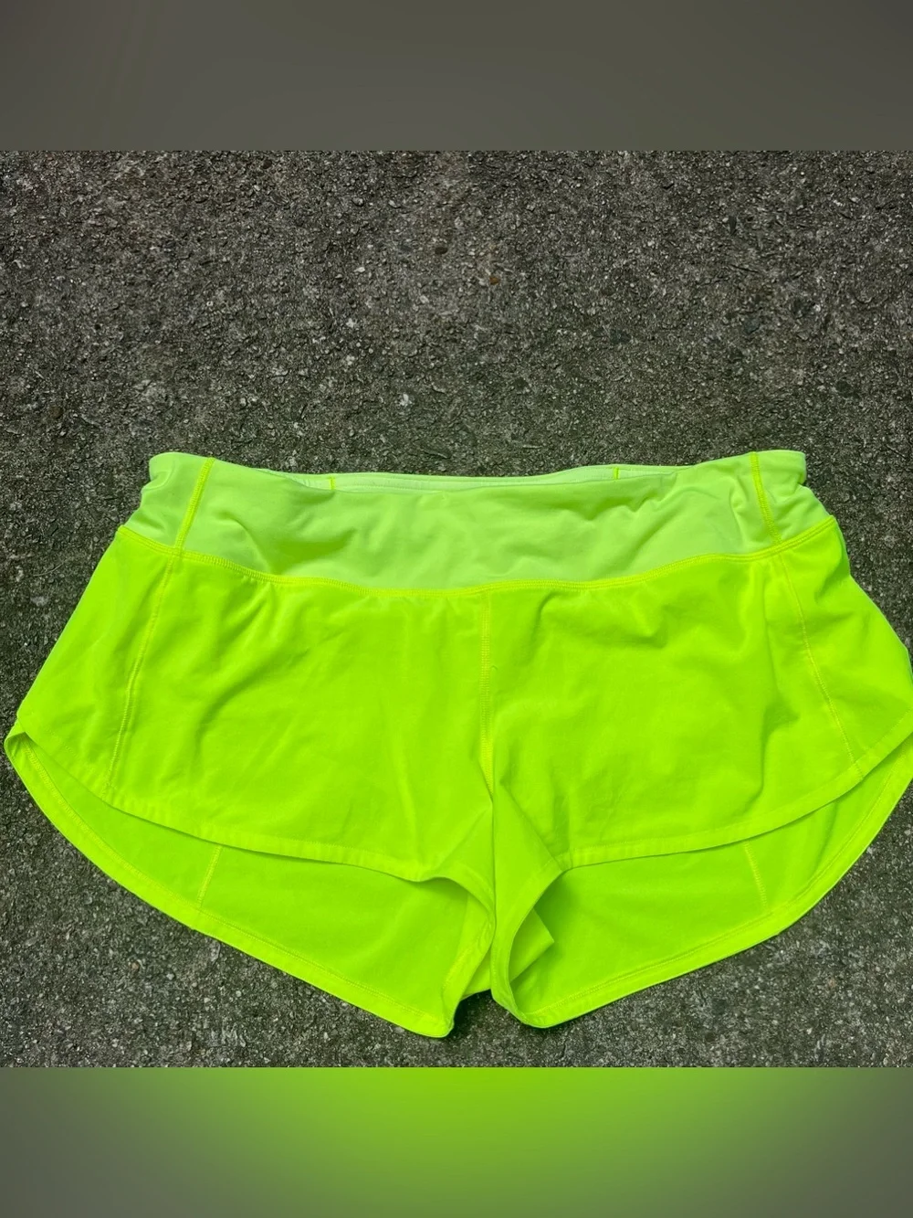Lululemon speed up shorts low rise 2.5” inseam women’s 10